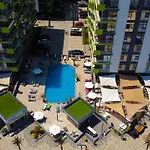 Oliver Pool & Mamaia Nord