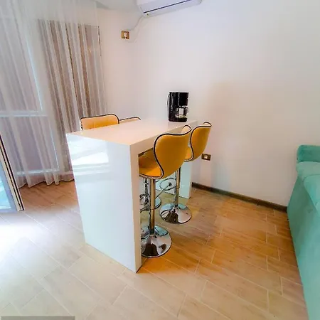 Oliver Pool & Mamaia Nord Apartment