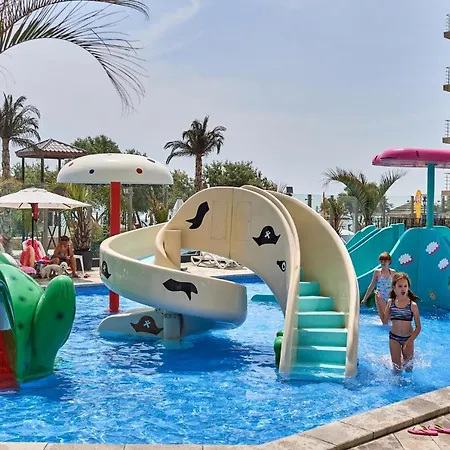 Oliver Pool & Mamaia Nord 3*
